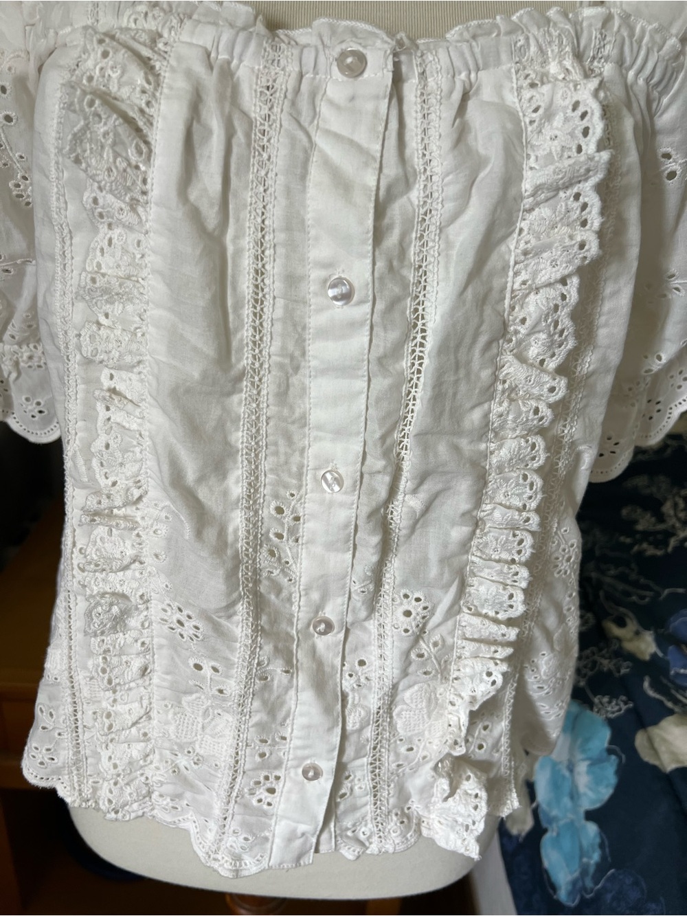 Jennifer & Grace White Eyelet Medium Lace Button-Front Women's 100% Cotton Top - Picture 3 of 15